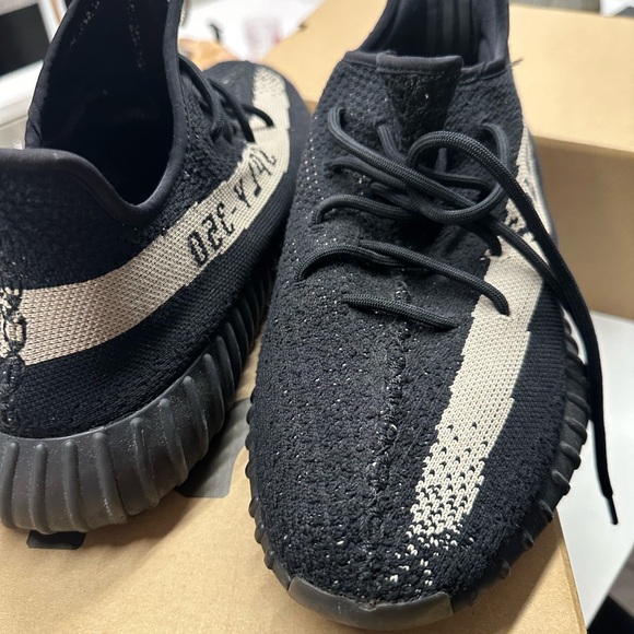 YEEZY SIZE 11 - Picture 3 of 3